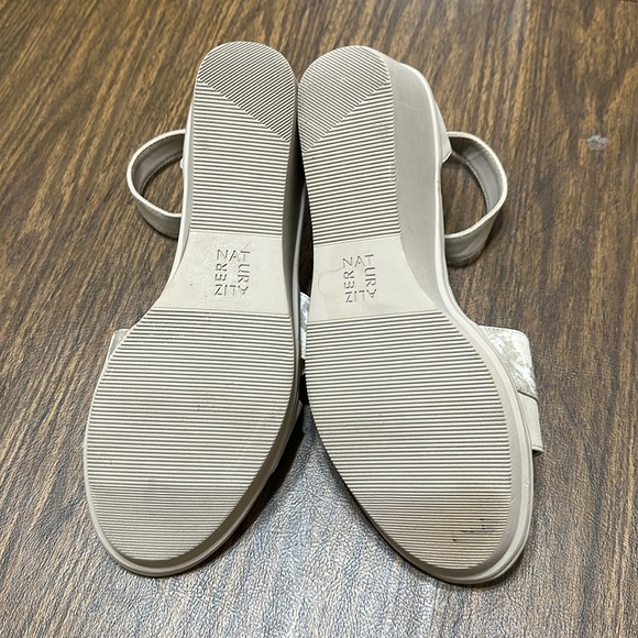 Naturalizer Women's Theron Beige/ Gold Wedge Sandals, Size 9 - Picture 7 of 13